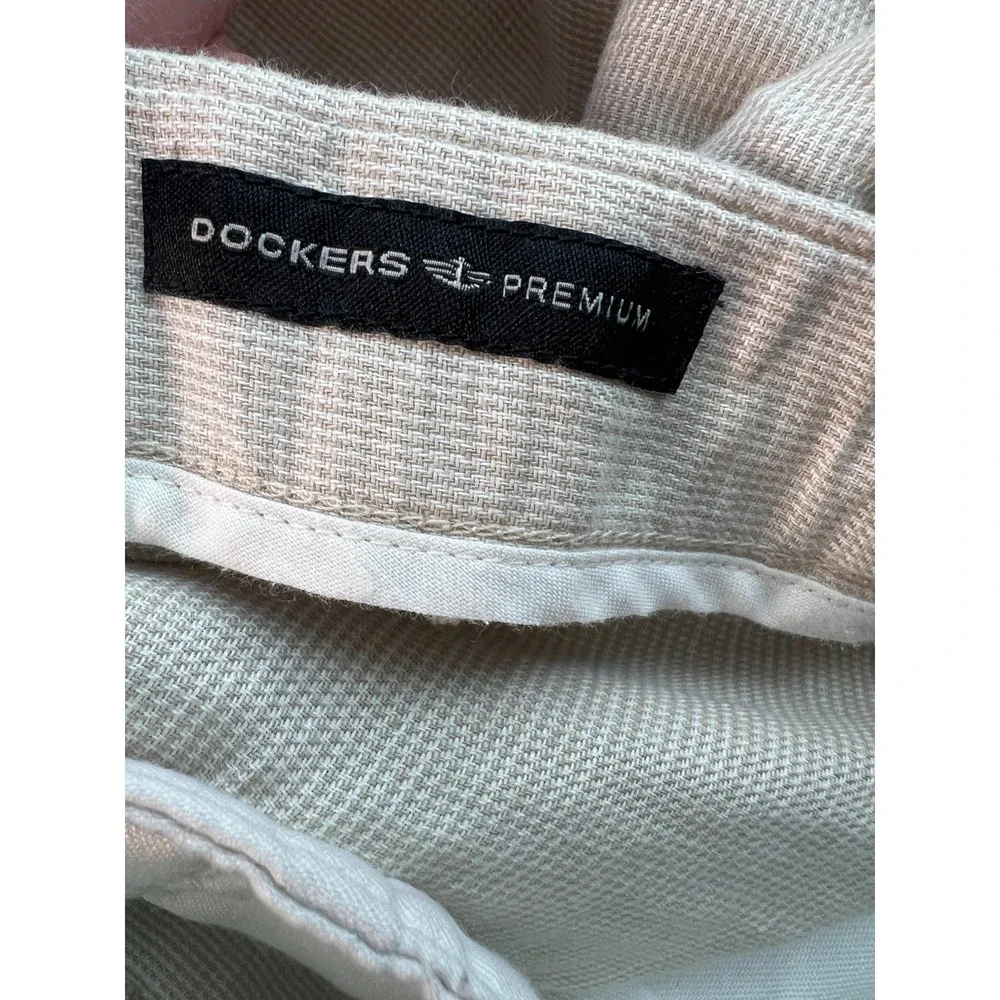 Dockers Premium Men's Pants W34 L32 Khaki Flat Front Relaxed Fit Actual 34x30.5